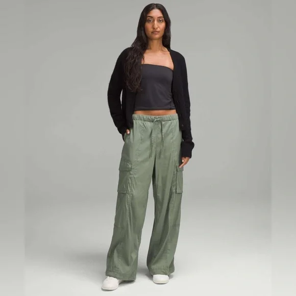 Lululemon✨LIKE NEW✨Lightweight Adjustable Mid-Rise Cargo Pant✨Grey Eucalyptus✨L - Picture 3 of 9